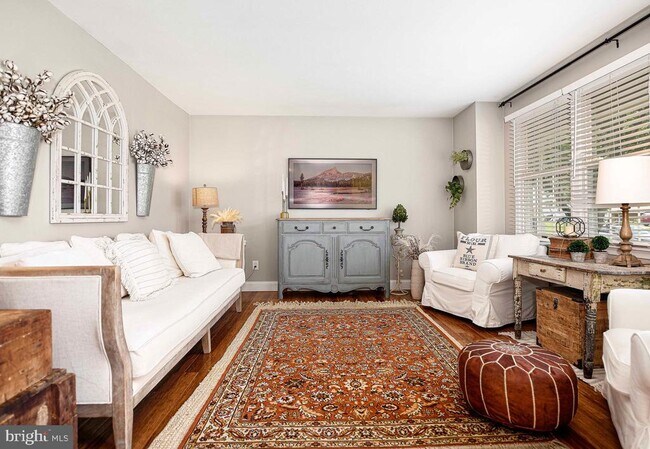 Foto del edificio - 1355 Sweetbriar Ln