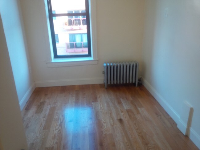 Building Photo - 262 55th St