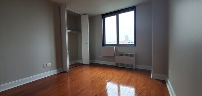 Foto del edificio - 3333 Broadway
