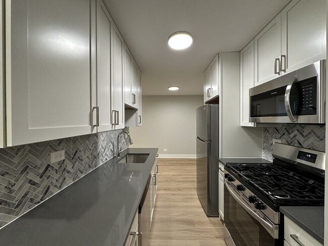 Building Photo - 535 W Aldine Ave