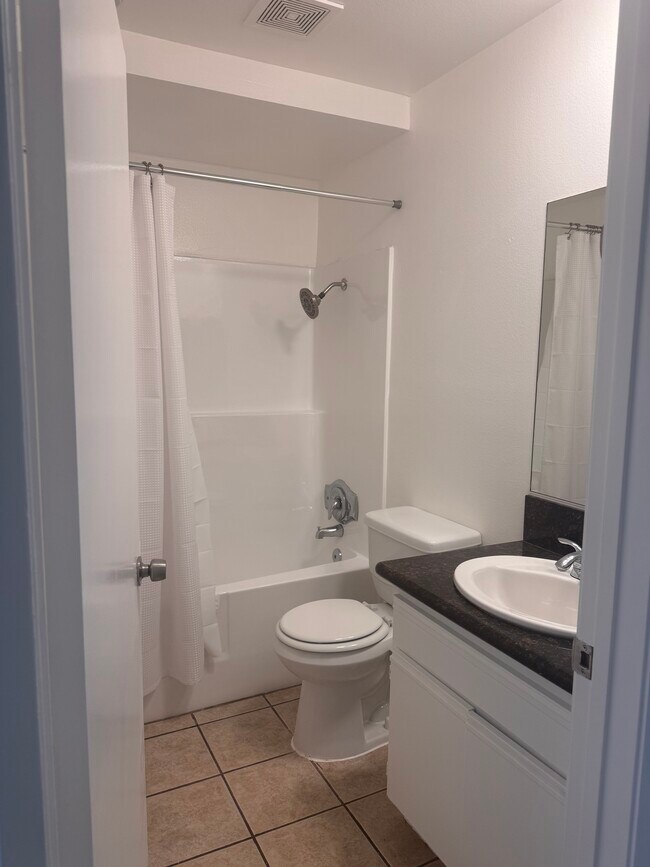 Foto del edificio - Clark Drive Apartments