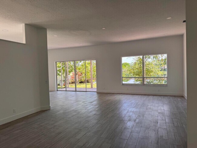 Foto del edificio - 13377 NW 14th St