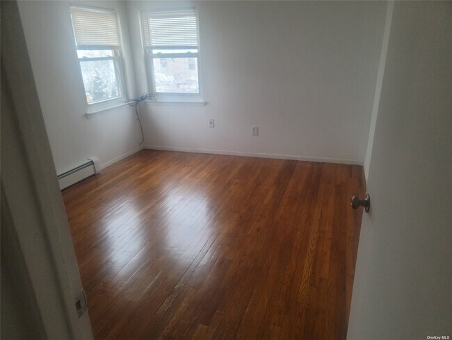 Foto del edificio - 169-27 120th Ave