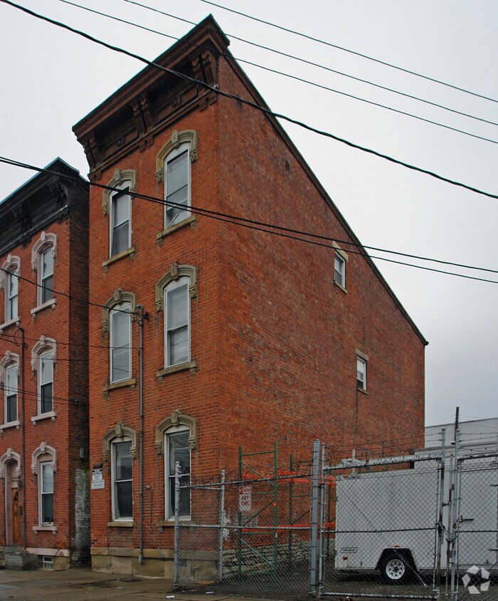 Primary Photo - Karen Apartments