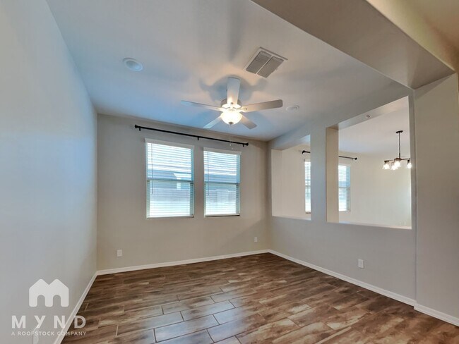 Foto del edificio - 15093 W Latham St