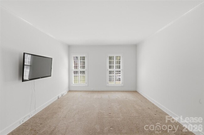 Foto del edificio - 5906 Sharon Hills Rd