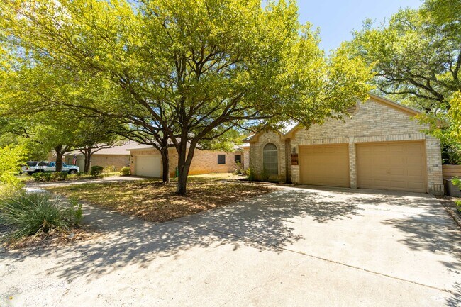 Foto del edificio - 4 bedroom, 2 bathroom home in South Austin!