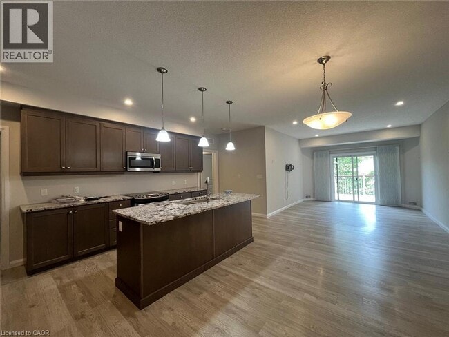 Building Photo - 206 Jessica Cres