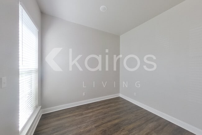 Building Photo - 6410 Roux Dr