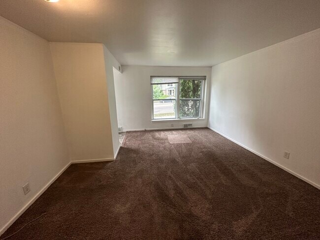 Foto del edificio - MUST SEE 2 Bedroom, 1 Bath Side by Side Du...