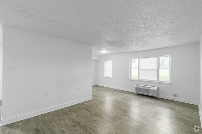 2BR, 1BA - 840SF - Living Room - Sunset Hargraves Ridgely