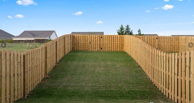 Foto del edificio - 733 Grovebury Ct