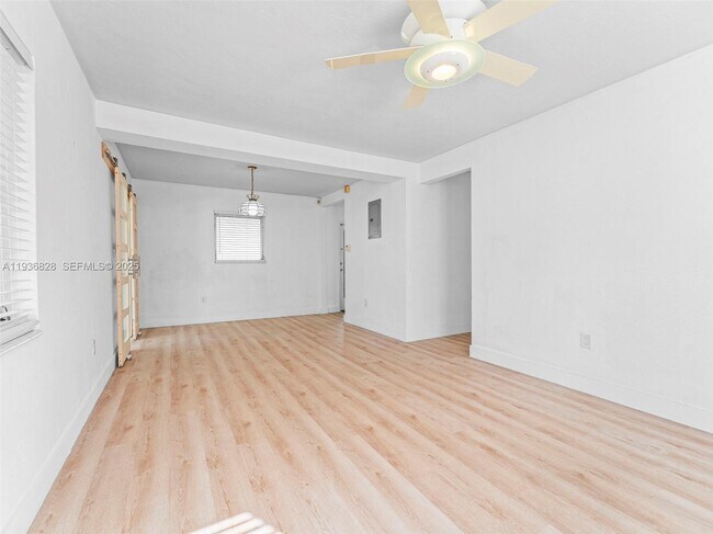 Foto del edificio - 515 SW 63rd Ave