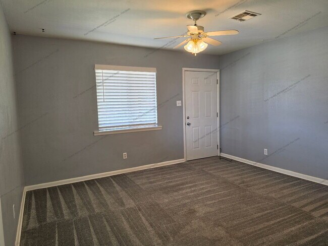 Foto del edificio - 825 Harrell St