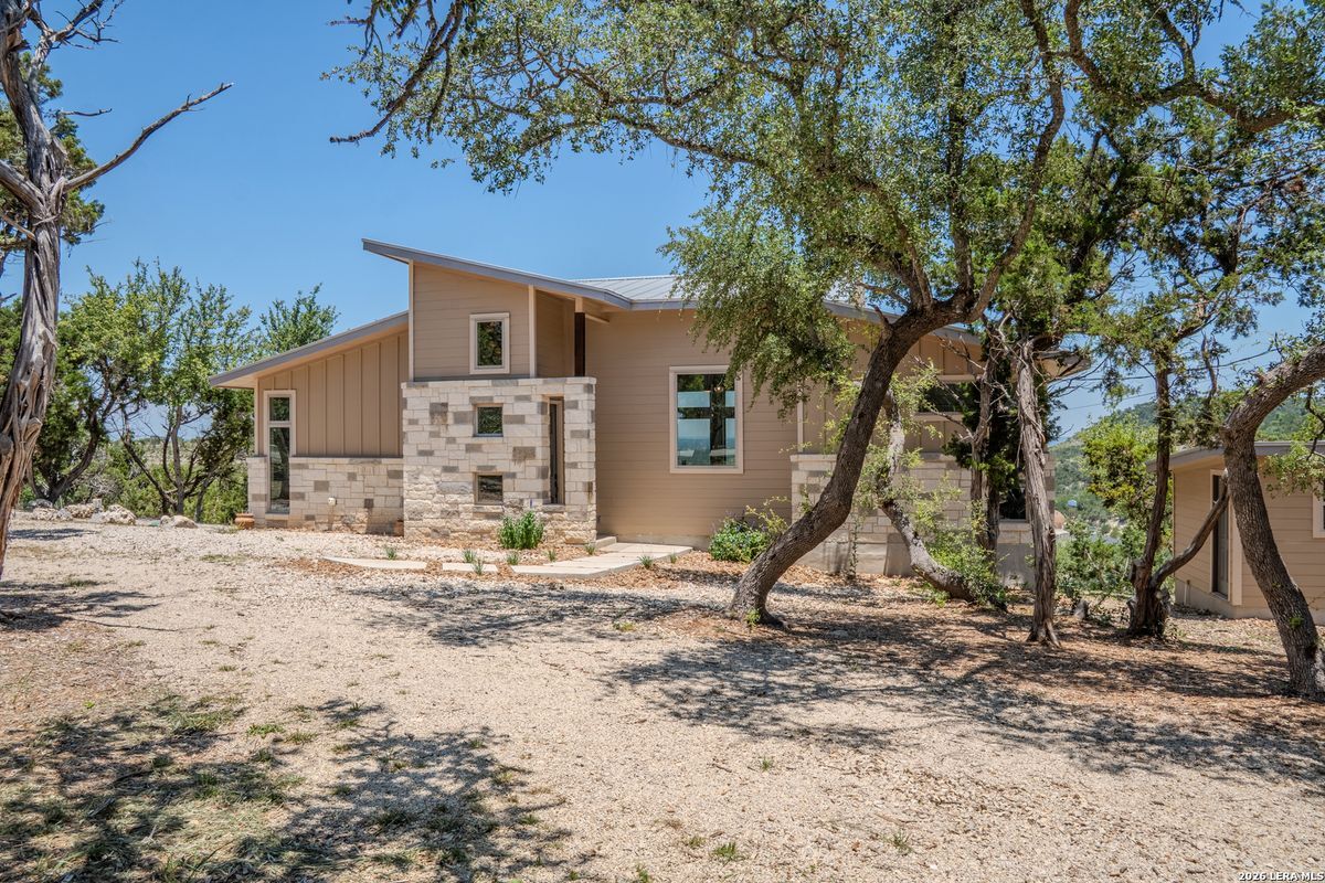 Building Photo - 500 Naked Indian Trail