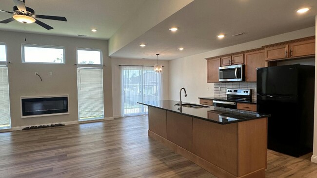 Foto del edificio - 4049 Perennial Ct