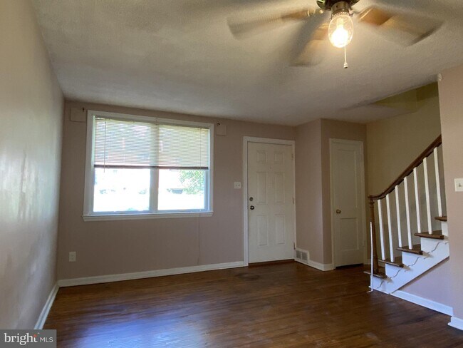 Building Photo - 138 Madison Dr