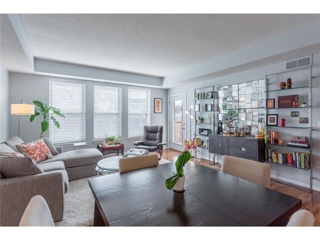 Foto del edificio - 545 N 1st St