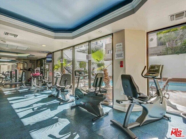 Foto del edificio - 10660 Wilshire Blvd