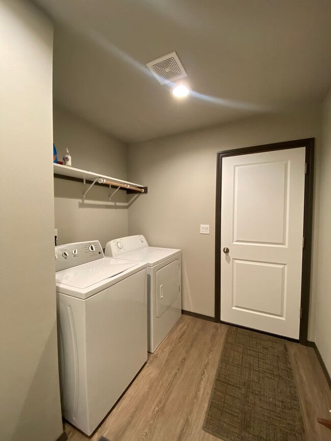 Foto del edificio - Beautiful 3 Bed/2 Bath Home and Half off the Rent on Move In!