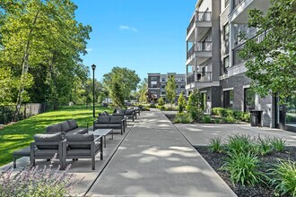 Building Photo - Walnut Hill