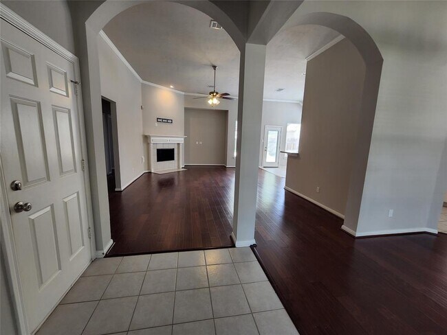 Building Photo - 4942 S Nelson Dr