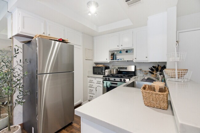 Foto del edificio - 839 S Holt Ave