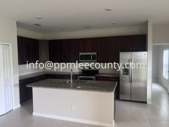Building Photo - Fantastic 4 bedroom 2 bath 2 car garage home in Deep Creek