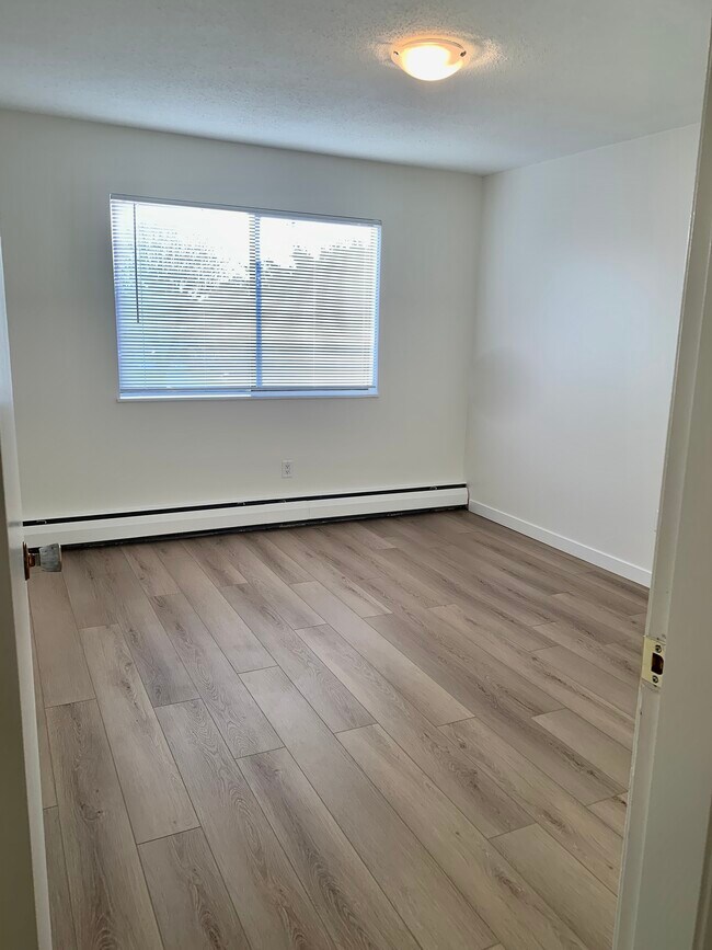 10215 150 St Unit 333CL, Surrey, BC V3R 4A8 Apartments 10215 150 St