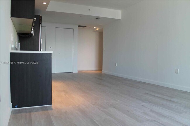 Foto del edificio - 45 SW 9th St