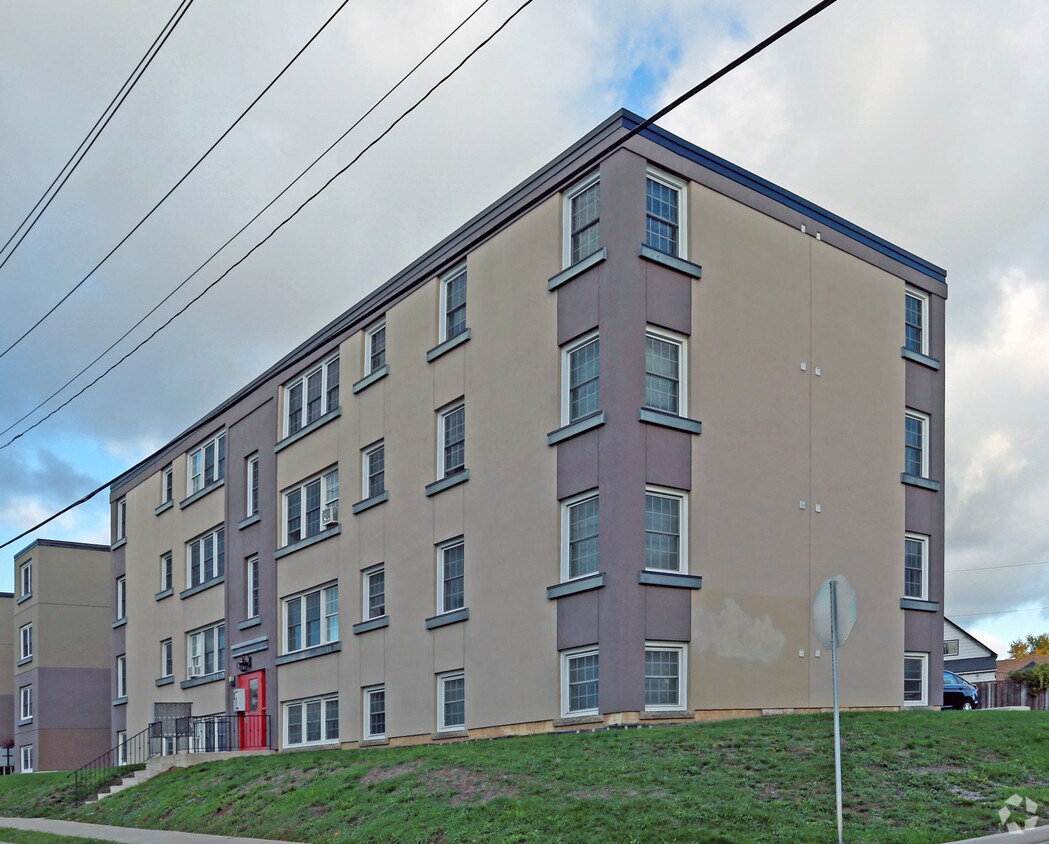 143 Westchester Ave, St Catharines, ON L2P 2N8 Apartments 143