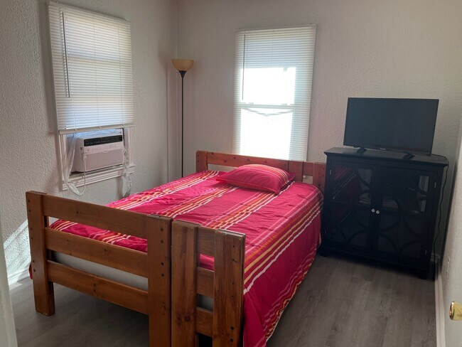 Building Photo - 2 br, 1 bath House - 407 S 7th St