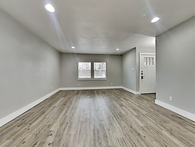 Building Photo - 6004 Laurelwood Ct