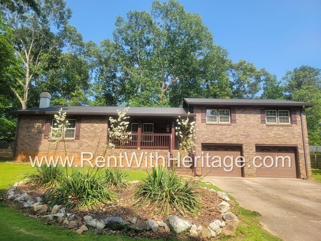 Building Photo - Gorgeous 3bd/2bath Brick Home/ Attention To Detail/ Upgrades Galore/ Great Location