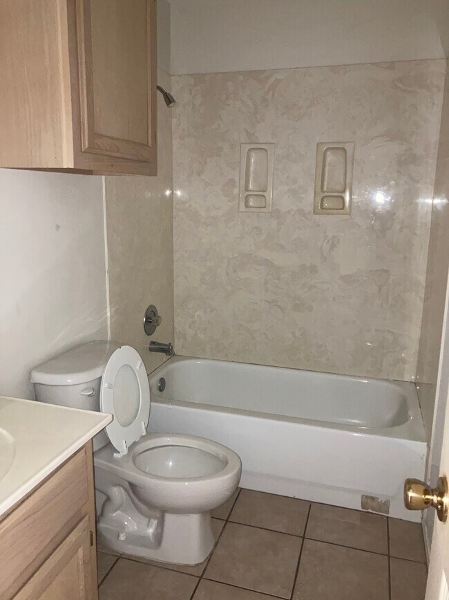 Foto del edificio - 2408 Moonlight Ln