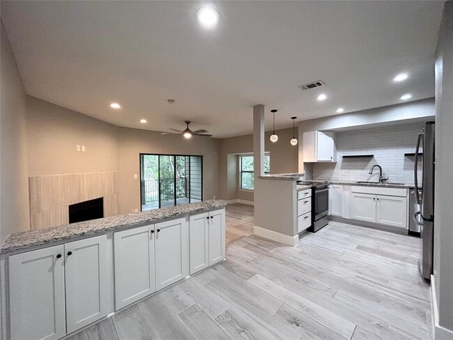 Foto del edificio - 1135 Barton Hills Dr