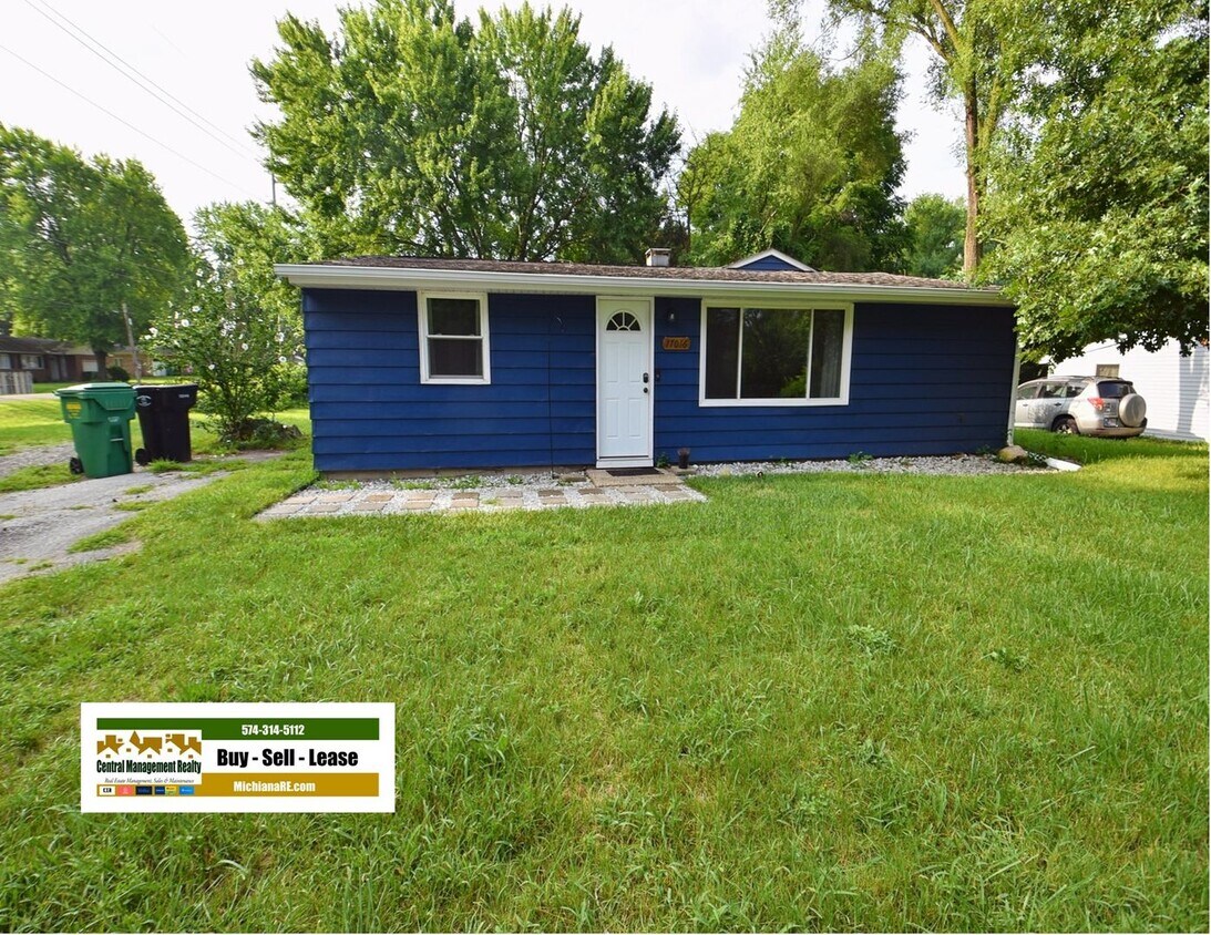 Foto principal - 4 bedroom 2 bath home close to UP Mall