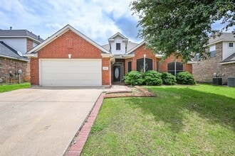 Building Photo - 606 Primavera Dr