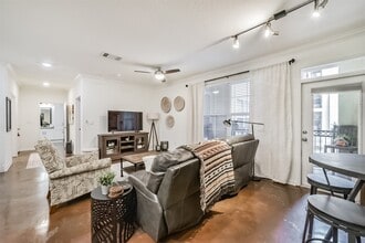 Building Photo - 1711 Old Spanish Trl