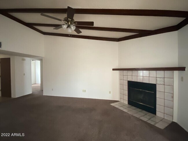 Foto del edificio - 1750 Wildflower Dr