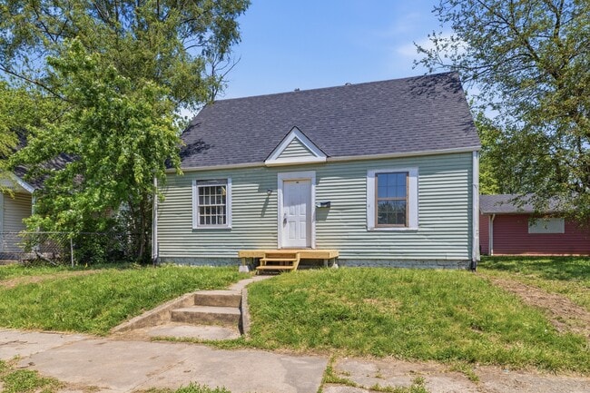 Building Photo - 2442 Morton St
