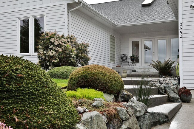 Foto del edificio - Custom Golf Course Home Located in Useless...