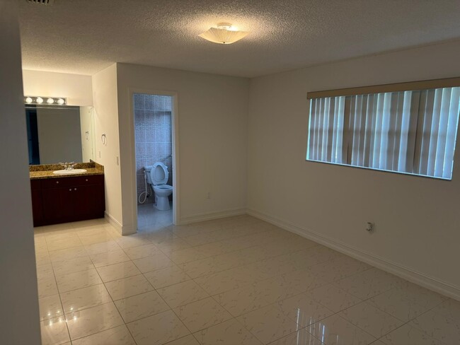 Foto del edificio - 3203 SW 24th Ter