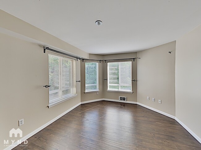 Building Photo - 2530 15th Ave W