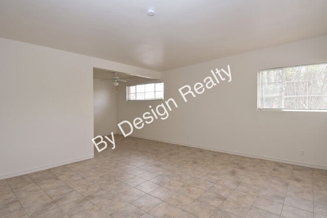 Building Photo - Updated 2 Bedroom 1 Bath - Off-Street Parking - Fenced Yard