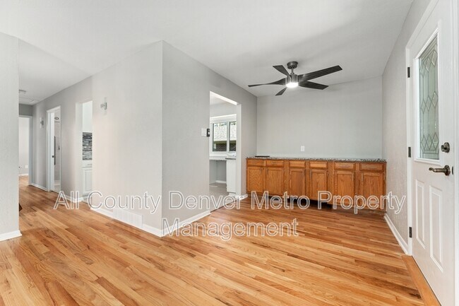 Building Photo - 934 S Ivy St