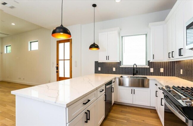 Building Photo - 3048 Truxillo St