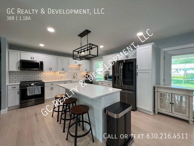 Building Photo - ***COMING SOON / SFH ARLINGTON HEIGHTS / 3...