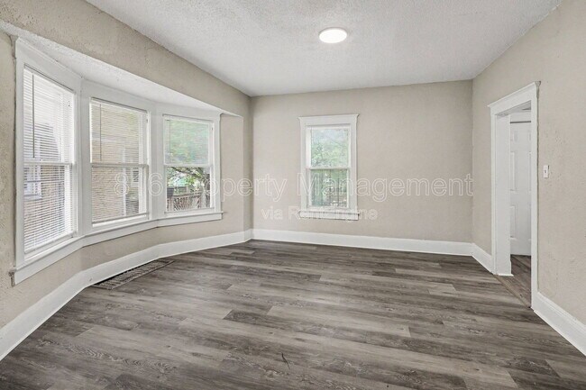 Foto del edificio - 3205 E 31st St