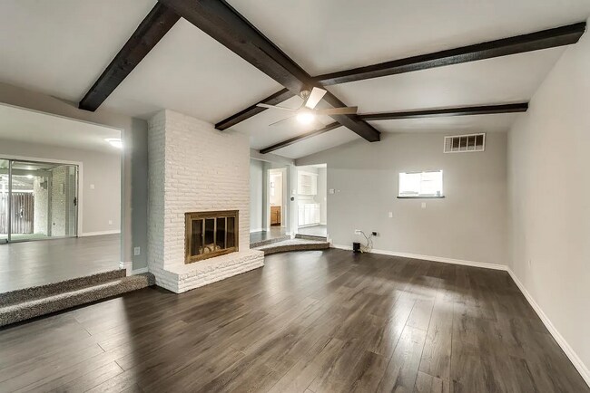 Foto del edificio - 5806 Everglade Rd